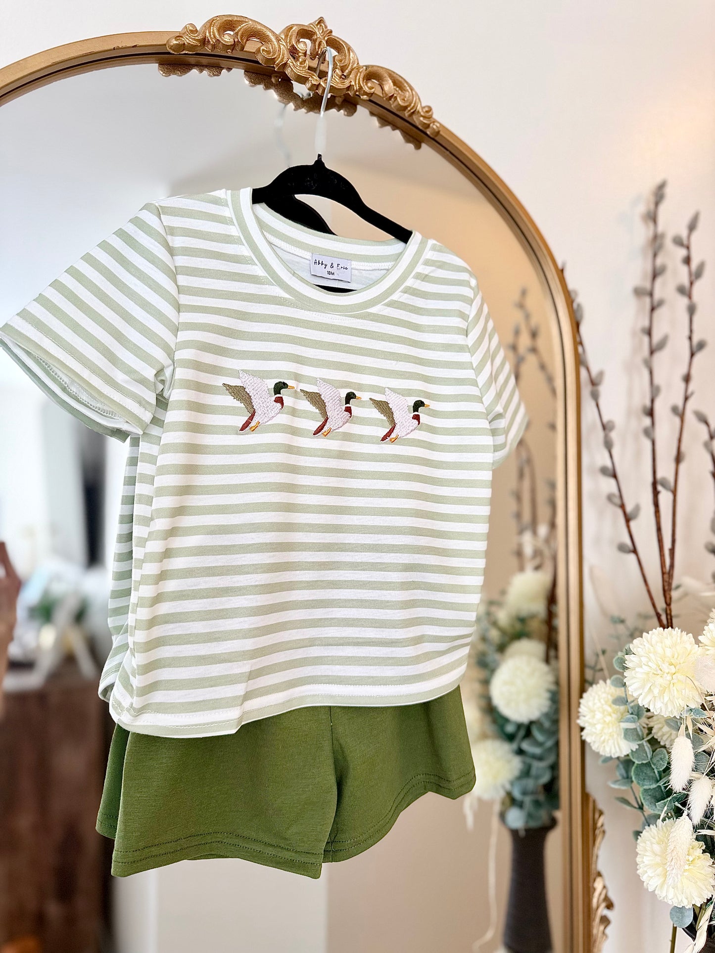 HD26 • boys embroidered duck short set