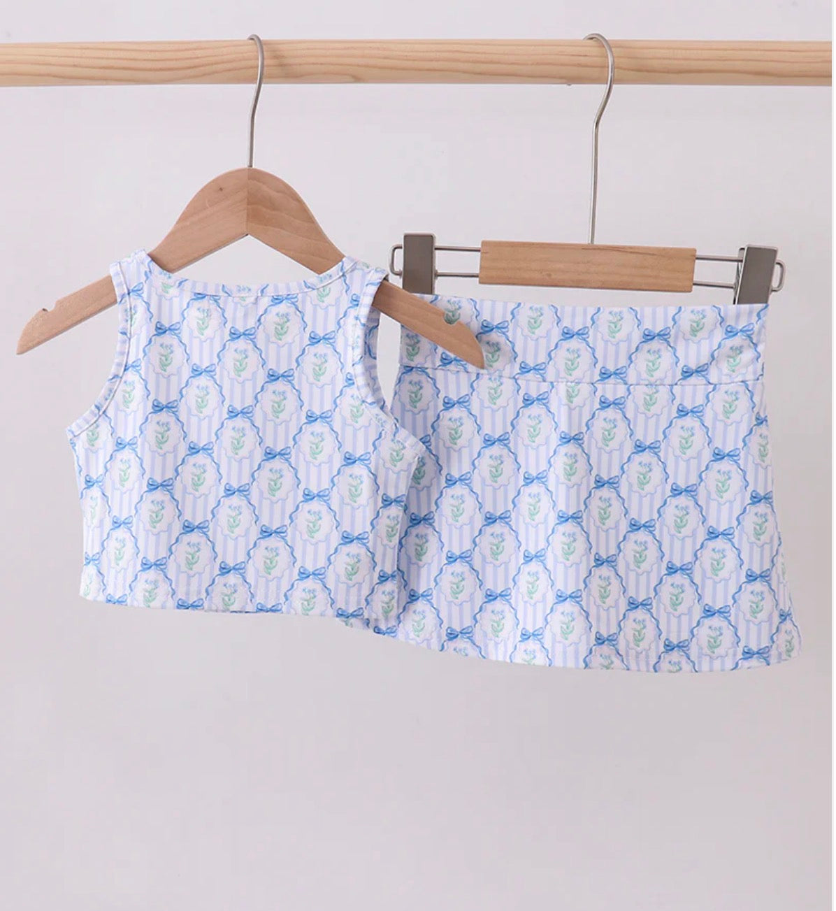 HD26 •Girls blue floral bow athletic skort set