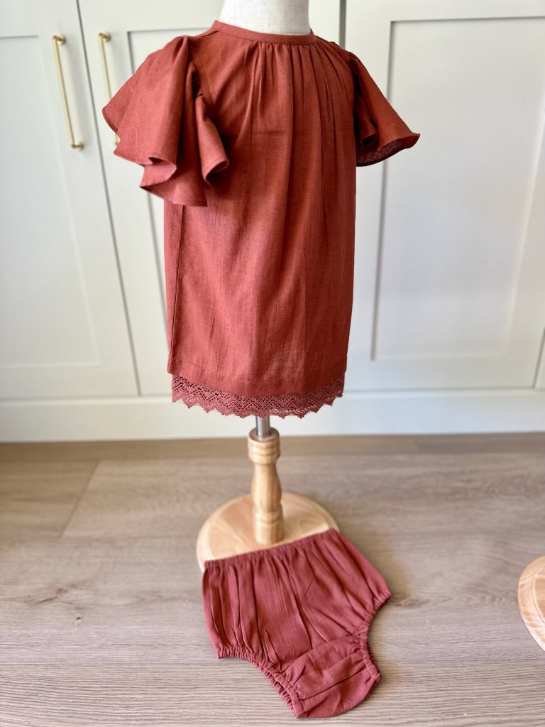 RUST FLUTTER SLV BABY SET WITH CROCHET HEM YOBABY
