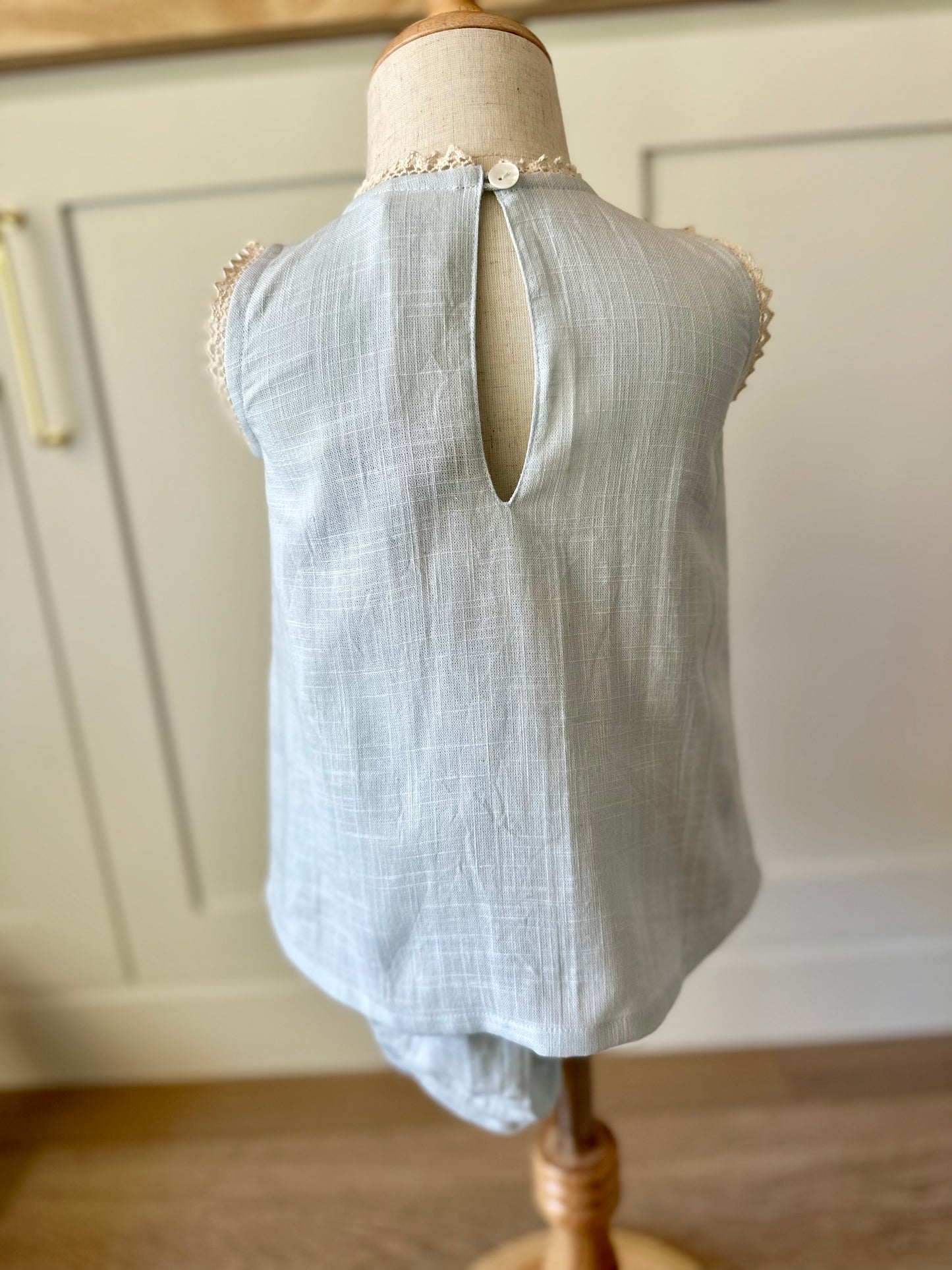 Girls light blue set with crocheted Sleeve - Yobaby