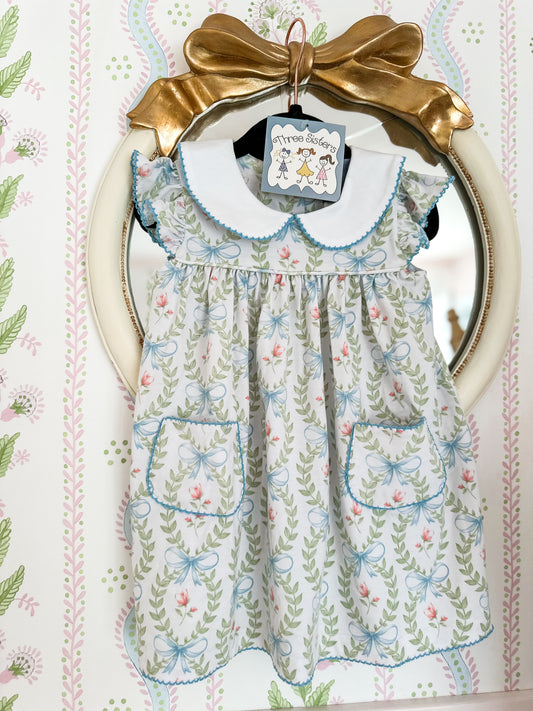 Three sisters • Grandmillenial print dress