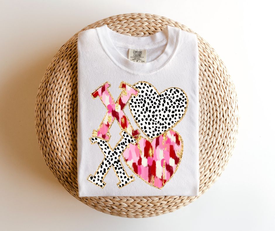 XOXO Brushstroke TEE.