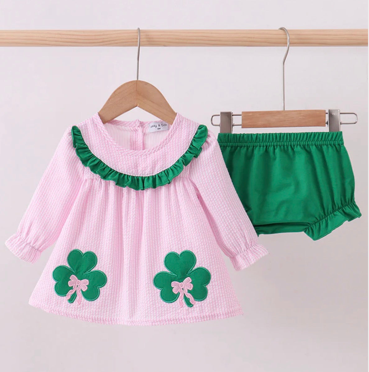 HD26 • girls seersucker appliqué st Patrick’s day bloomer set