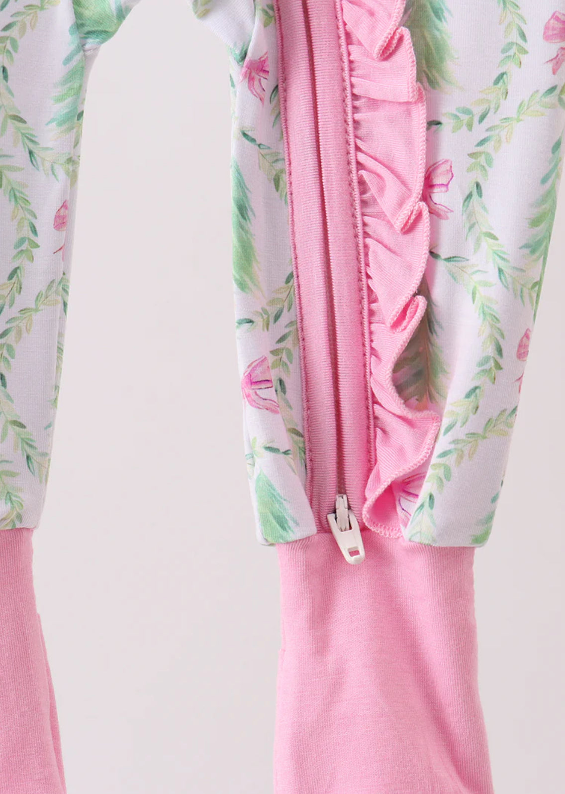 HD Xmas 25 • girls tree & bow bamboo zippy