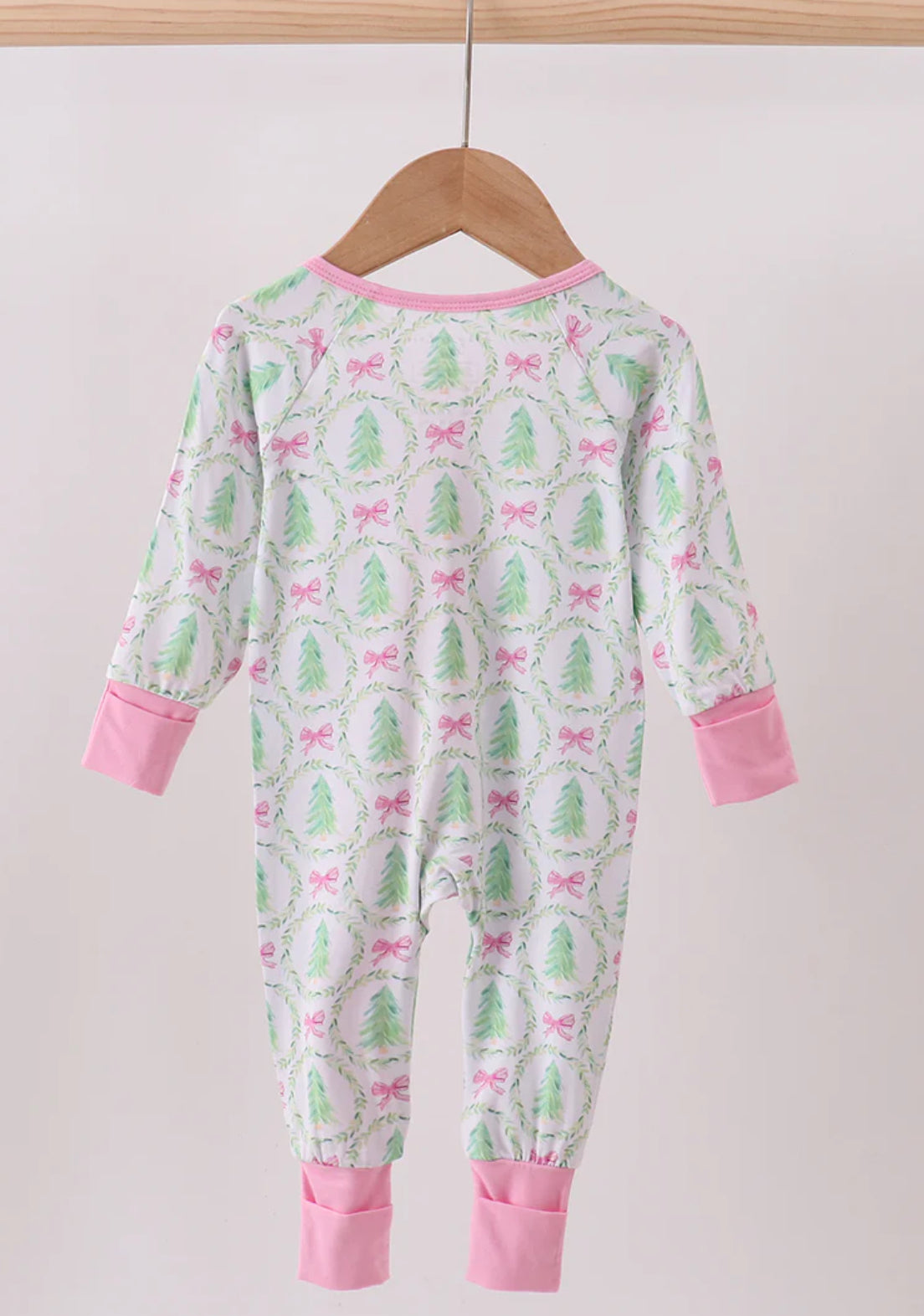 HD Xmas 25 • girls tree & bow bamboo zippy